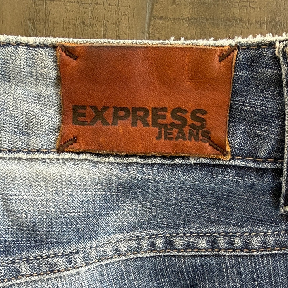 Express Light Blue Jeans. Womens size 00. Inseam: 25” Rise: 8” - Picture 3 of 9